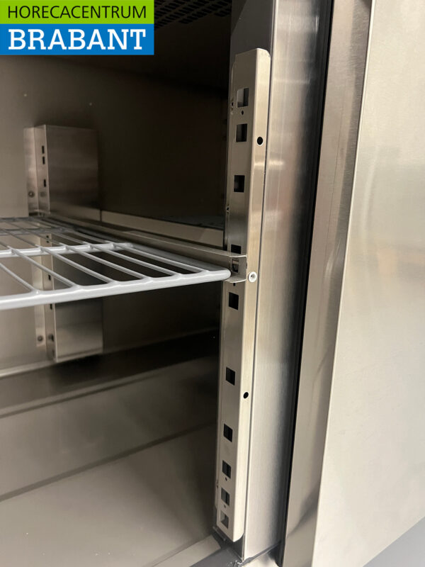 Établi réfrigéré en acier inoxydable 4 portes 223 cm 230V Horeca – Image 5