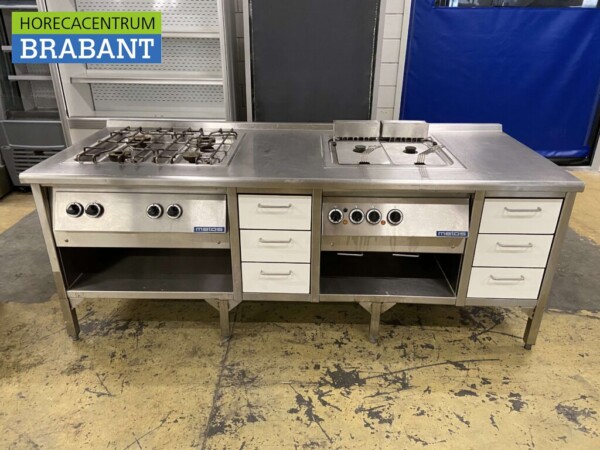 Ligne de cuisson Metos en acier inoxydable Cuisinière 4 feux et double friteuse 219 cm Horeca