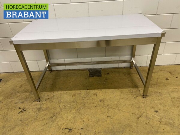 Table de travail en acier inoxydable Basic-line 140 x 70 x 85 cm Restauration