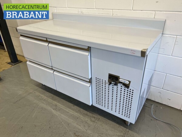Mercatus en acier inoxydable Établi réfrigéré 4 tiroirs 147 cm 230V Horeca – Image 3