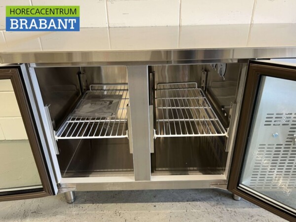 Établi réfrigéré en acier inoxydable 2 portes en verre 1/1 GN 139 cm 230V Horeca – Image 9