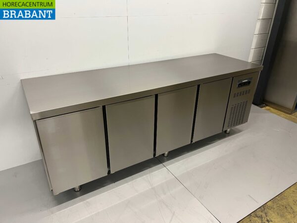Établi réfrigéré Coreco Premium en acier inoxydable 4 portes 1/1 gastronorm 224,5 cm Restauration – Image 3