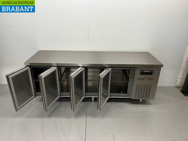 Établi réfrigéré Coreco Premium en acier inoxydable 4 portes 1/1 gastronorm 224,5 cm Restauration – Image 4