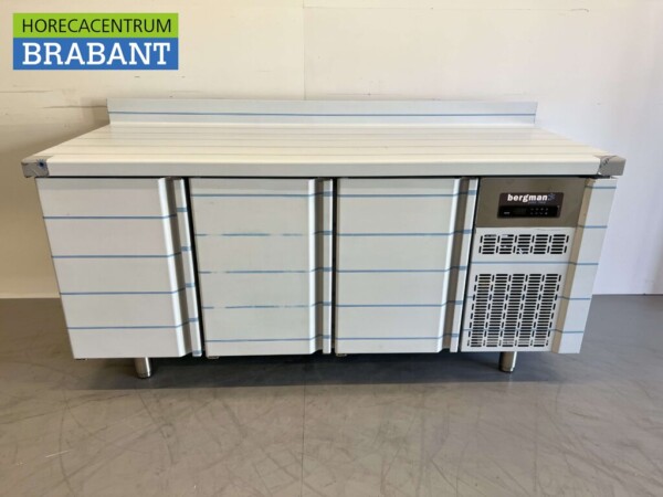 Table de travail pour congélateur Coreco Premium en acier inoxydable 3 portes 1/1 gastronorm 179,5 cm Restauration