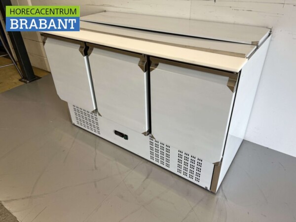 Saladette en acier inoxydable Comptoir réfrigéré 3 portes 1/1 GN 137 cm 230V Horeca – Image 3