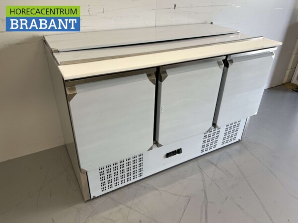Saladette en acier inoxydable Comptoir réfrigéré 3 portes 1/1 GN 137 cm 230V Horeca – Image 4