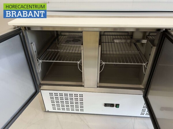 Saladette en acier inoxydable Comptoir réfrigéré 3 portes 1/1 GN 137 cm 230V Horeca – Image 7