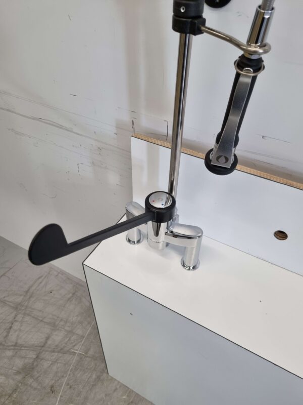 Monolith Douche de pré-rinçage Robinet de rinçage Commande par coude Mains libres Double trou Horeca – Image 4