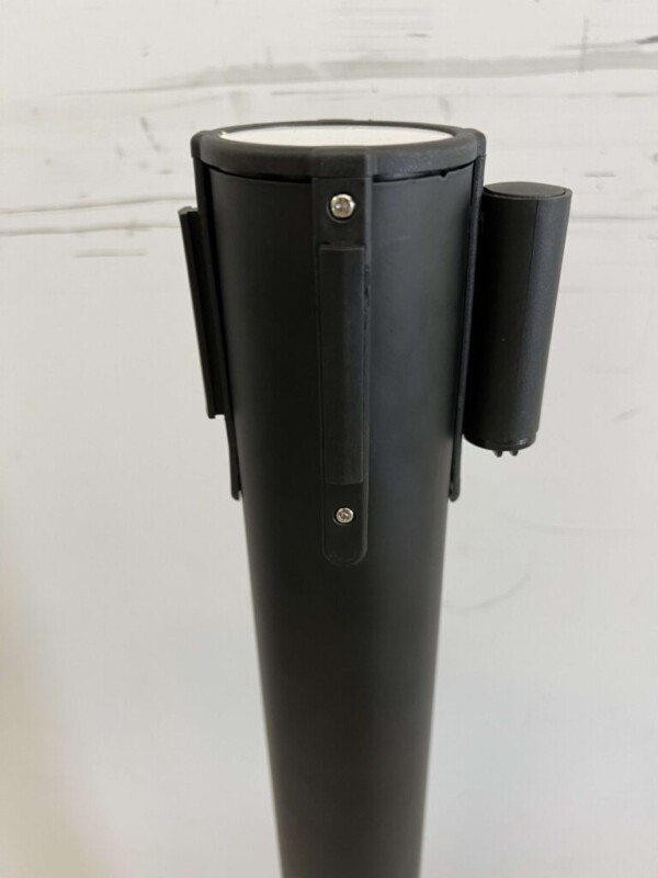 Poteau de barrière Noir avec bande de traction 200 cm Horeca – Image 4