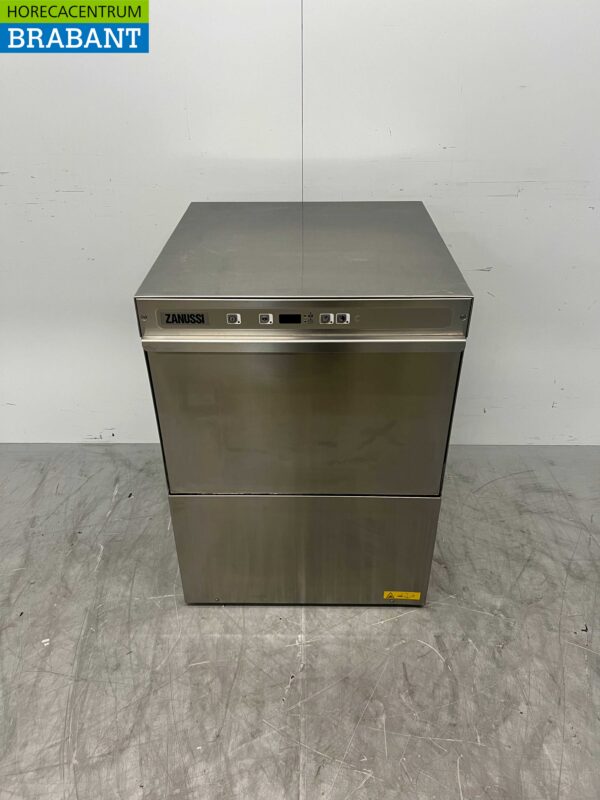 Lave-vaisselle Zanussi NUC3 en acier inoxydable Chargement frontal 400V Horeca
