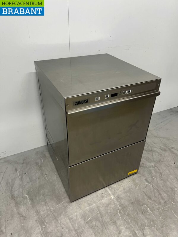 Lave-vaisselle Zanussi NUC3 en acier inoxydable Chargement frontal 400V Horeca – Image 3