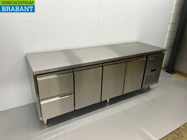 Établi réfrigéré HCB en acier inoxydable 3 portes et 2 tiroirs 223 cm 230V Horeca – Image 3