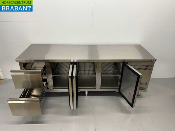 Établi réfrigéré HCB en acier inoxydable 3 portes et 2 tiroirs 223 cm 230V Horeca – Image 4