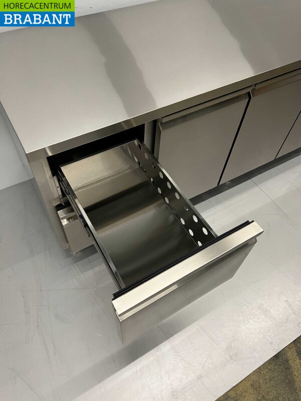 Établi réfrigéré HCB en acier inoxydable 3 portes et 2 tiroirs 223 cm 230V Horeca – Image 5