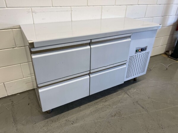 Mercatus en acier inoxydable Établi réfrigéré 4 tiroirs 147 cm 230V Horeca – Image 3