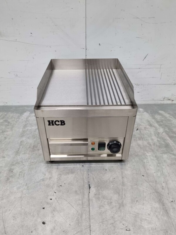 Planche à griller en acier inoxydable Plaque à griller 1/2 nervurée 36 cm 3 kW 230V Horeca
