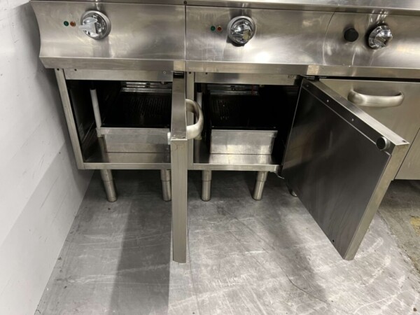 Acier inoxydable MBM Îlot de cuisine Cuisinière à 2 feux, plaque de cuisson et double friteuse 241 cm Horeca – Image 11