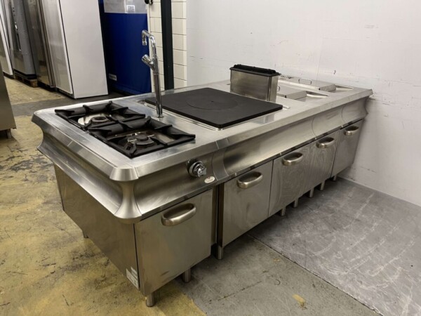 Acier inoxydable MBM Îlot de cuisine Cuisinière à 2 feux, plaque de cuisson et double friteuse 241 cm Horeca – Image 4