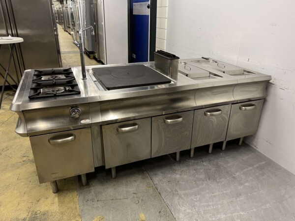 Acier inoxydable MBM Îlot de cuisine Cuisinière à 2 feux, plaque de cuisson et double friteuse 241 cm Horeca – Image 5