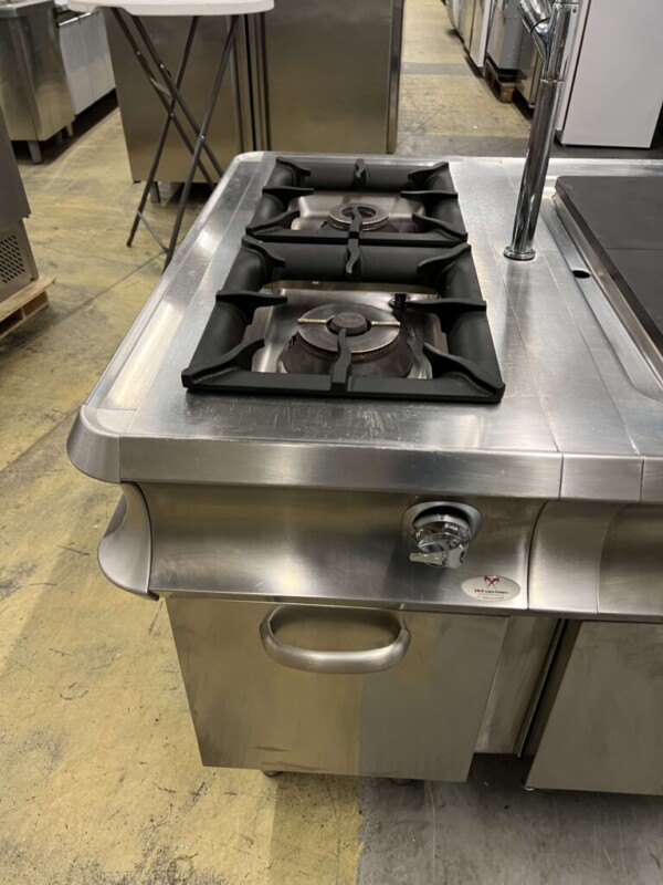 Acier inoxydable MBM Îlot de cuisine Cuisinière à 2 feux, plaque de cuisson et double friteuse 241 cm Horeca – Image 6
