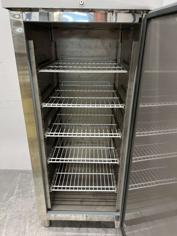 Réfrigérateur GGG en acier inoxydable Refroidissement 2/1 GN 600 litres 230V Horeca – Image 4