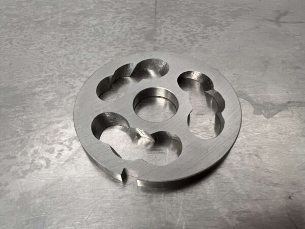 Acier inoxydable Plaque de coupe frontale inclinée pour hachoir de taille 22 230V Boucherie Traiteur – Image 2