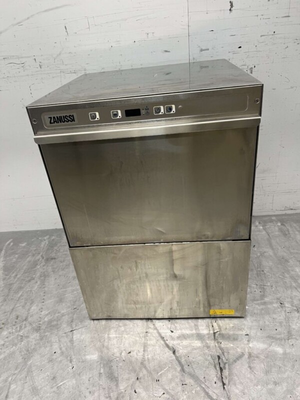 Lave-vaisselle Zanussi NUC3 en acier inoxydable Chargement frontal 400V Horeca