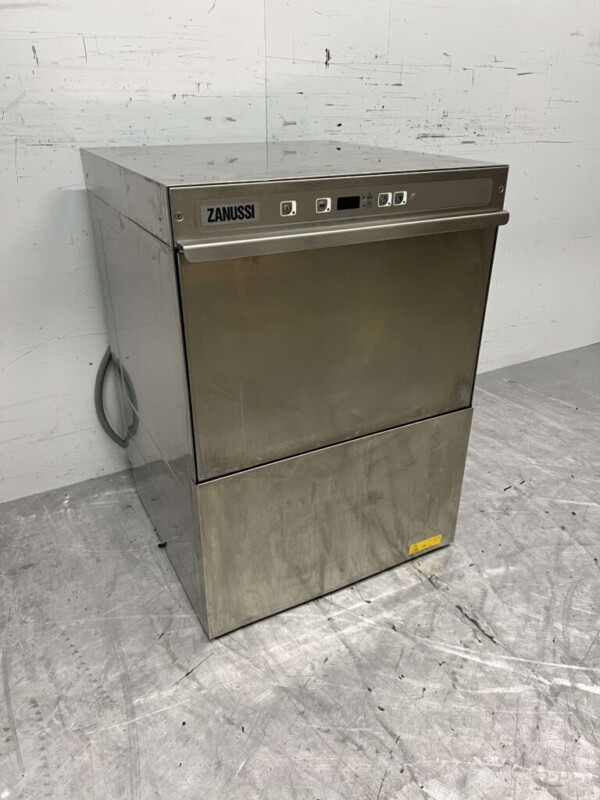 Lave-vaisselle Zanussi NUC3 en acier inoxydable Chargement frontal 400V Horeca – Image 2
