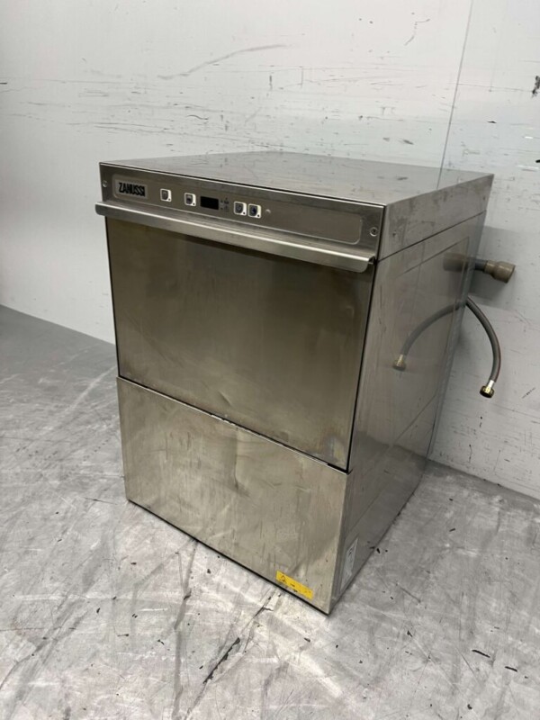 Lave-vaisselle Zanussi NUC3 en acier inoxydable Chargement frontal 400V Horeca – Image 3