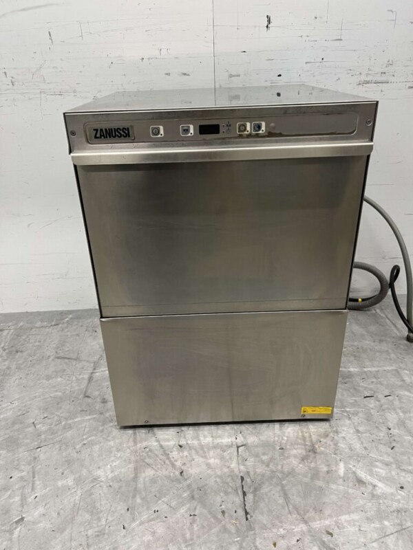 Lave-vaisselle Zanussi NUC3 en acier inoxydable Chargement frontal 400V Horeca