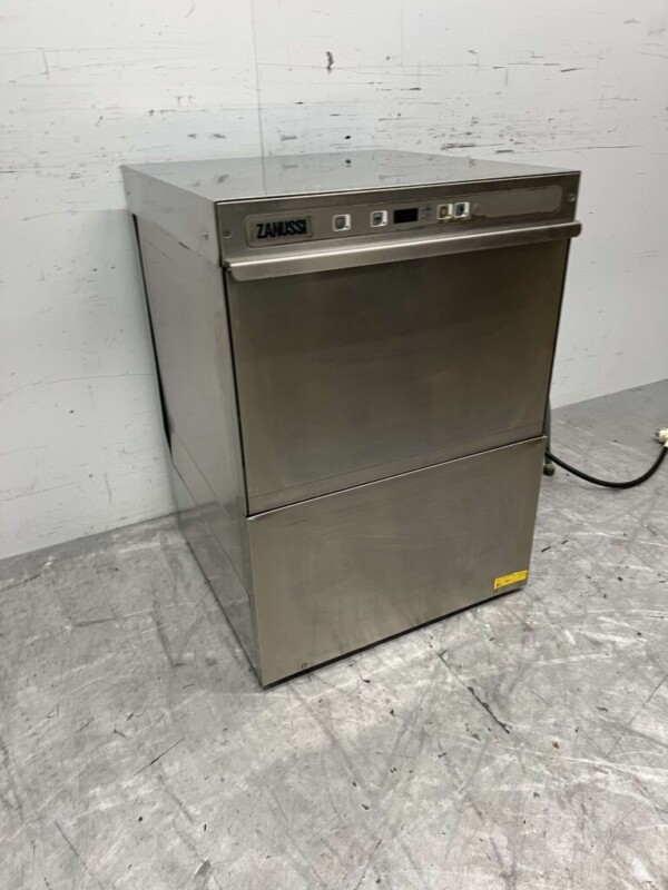 Lave-vaisselle Zanussi NUC3 en acier inoxydable Chargement frontal 400V Horeca – Image 2