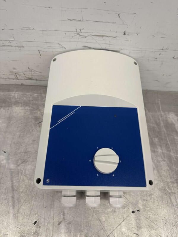 Régulateur de tension Transformateur régulateur 7.5A 230V Horeca