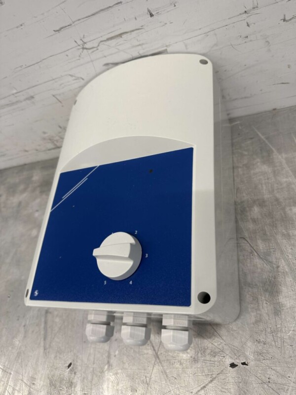 Régulateur de tension Transformateur régulateur 7.5A 230V Horeca – Image 2