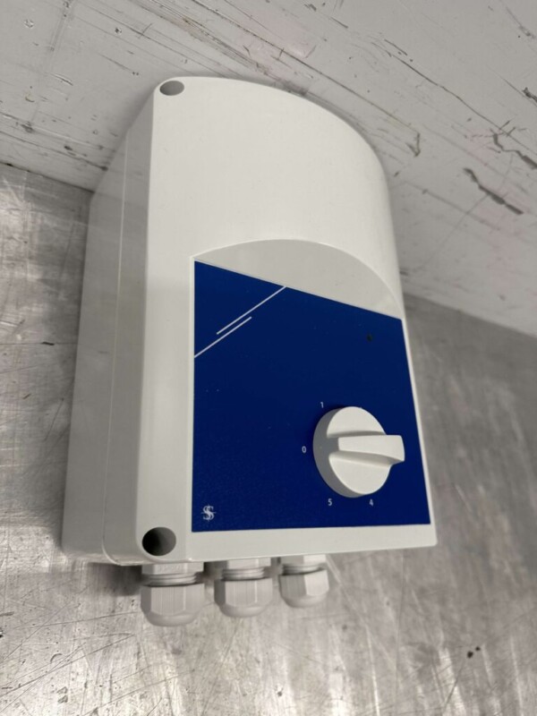 Régulateur de tension Transformateur régulateur 3,5A 230V Horeca – Image 2