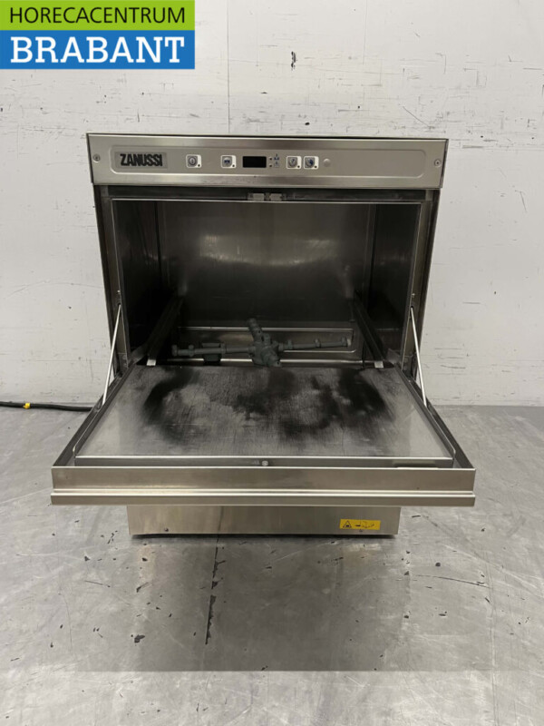 Lave-vaisselle Zanussi NUC3 en acier inoxydable Chargement frontal 400V Horeca – Image 4