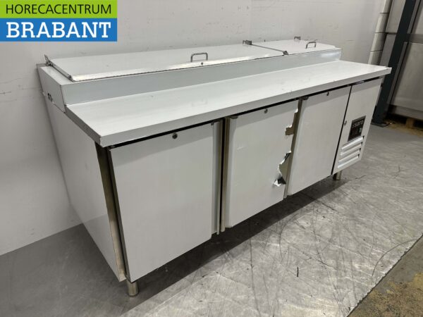 Établi à pizza Saro en acier inoxydable Table à pizza 3 portes 202 cm 230V Horeca – Image 3