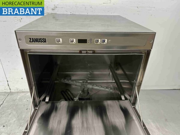 Lave-vaisselle Zanussi LS5/3 en acier inoxydable Chargement frontal 400V Horeca – Image 4