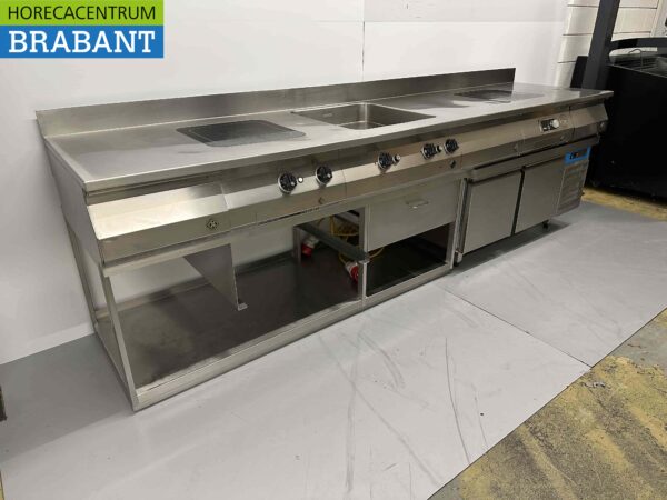 Acier inoxydable MKN Ligne de cuisson Double four électrique Induction et rôtissoire et plan de travail réfrigéré 300 cm 230/400V Horeca – Image 2