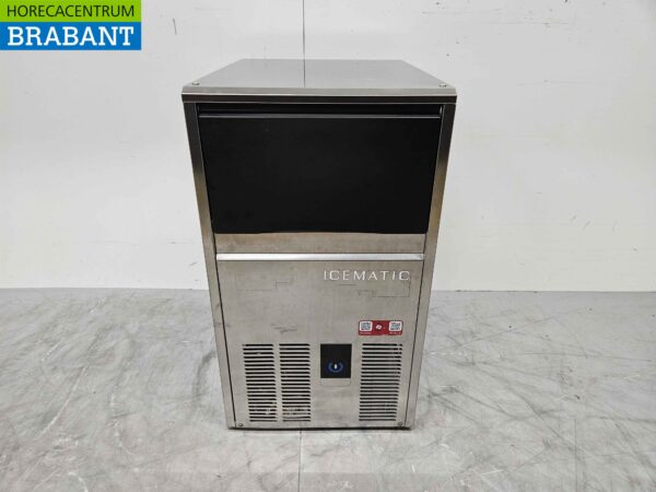 Machine à glaçons Icematic C38 en acier inoxydable machine à glaçons 34 kg p/d 230V build 2023 Horeca