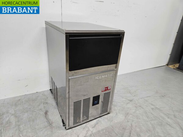 Machine à glaçons Icematic C38 en acier inoxydable machine à glaçons 34 kg p/d 230V build 2023 Horeca – Image 3