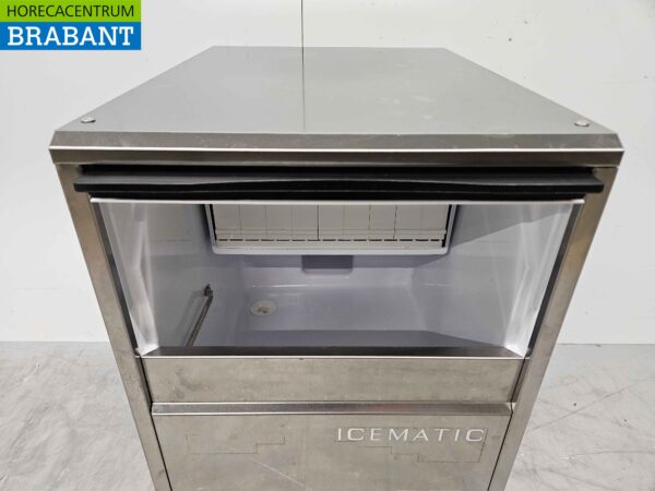 Machine à glaçons Icematic C38 en acier inoxydable machine à glaçons 34 kg p/d 230V build 2023 Horeca – Image 4