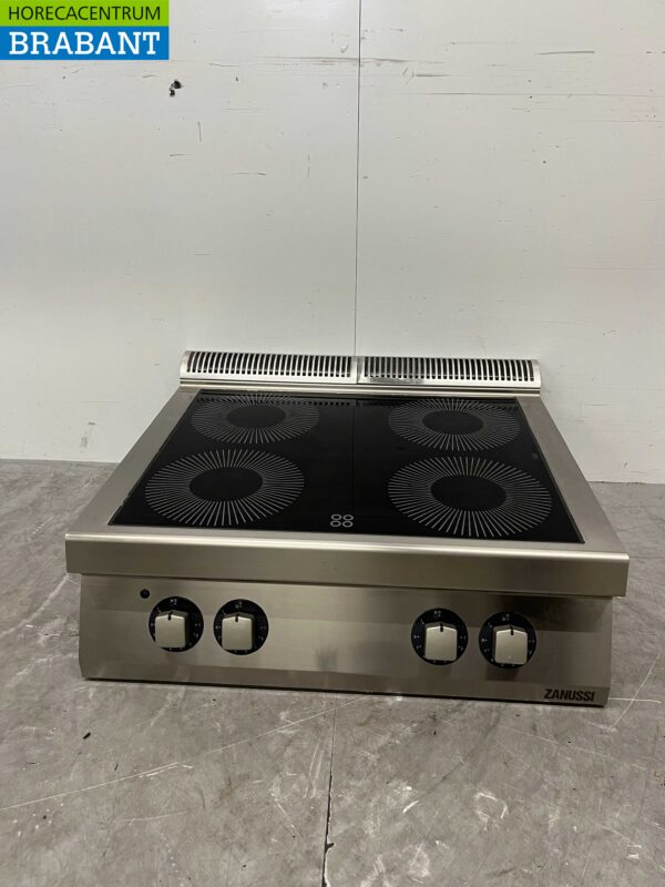 Acier inoxydable Zanussi Plaque de cuisson vitrocéramique à infrarouge 4 brûleurs 8,8 kW 400V 80 cm Horeca