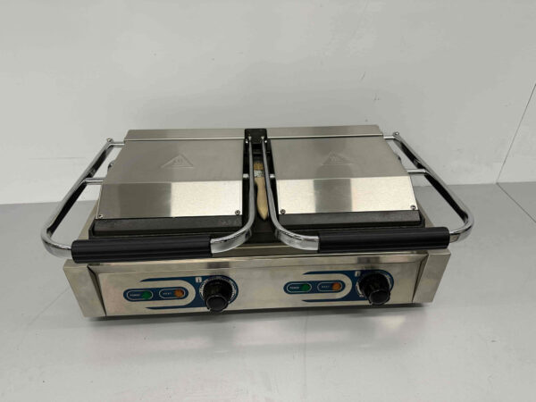 Saro Double Sausage Grill en acier inoxydable Contact Grill Curry Sausage 230V Catering