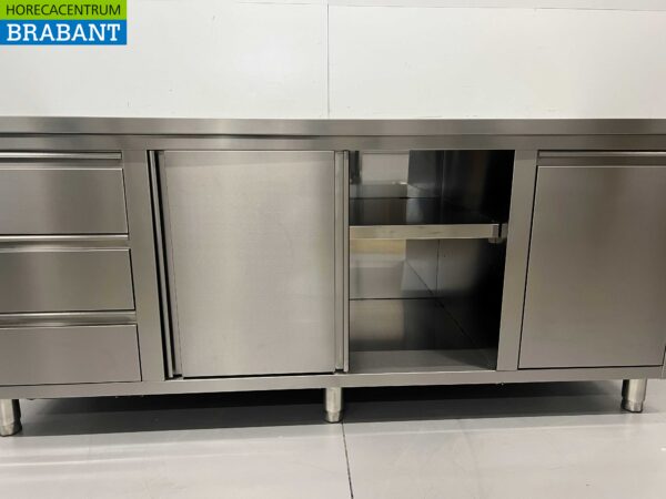 Armoire de travail en acier inoxydable Table de travail 2 portes coulissantes et 3 tiroirs et poubelle 200 cm Horeca – Image 5