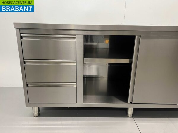Armoire de travail en acier inoxydable Table de travail 2 portes coulissantes et 3 tiroirs et poubelle 200 cm Horeca – Image 6