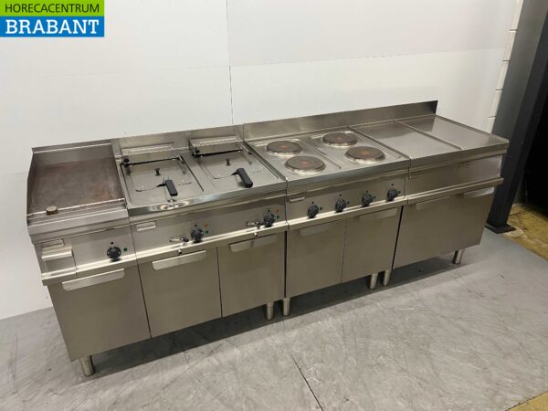 Acier inoxydable Electrolux Baking line Cuisinière 4 feux, double friteuse et plancha 245 cm 400V Horeca – Image 2