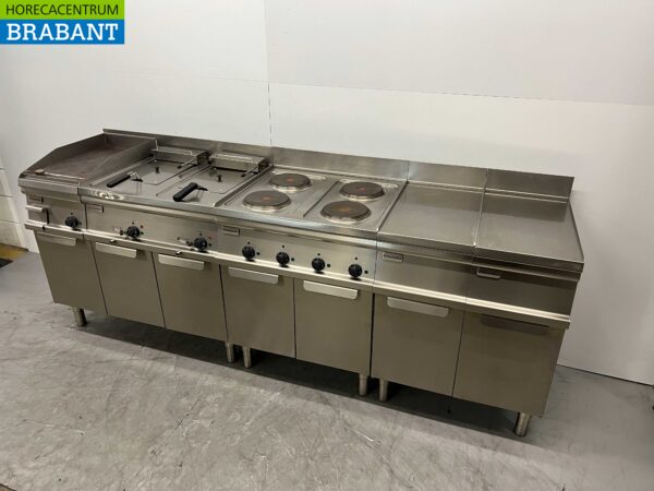 Acier inoxydable Electrolux Baking line Cuisinière 4 feux, double friteuse et plancha 245 cm 400V Horeca – Image 3