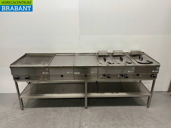 Ligne de cuisson Mareno en acier inoxydable Plaque électrique et 3 friteuses 240 cm 400V Horeca