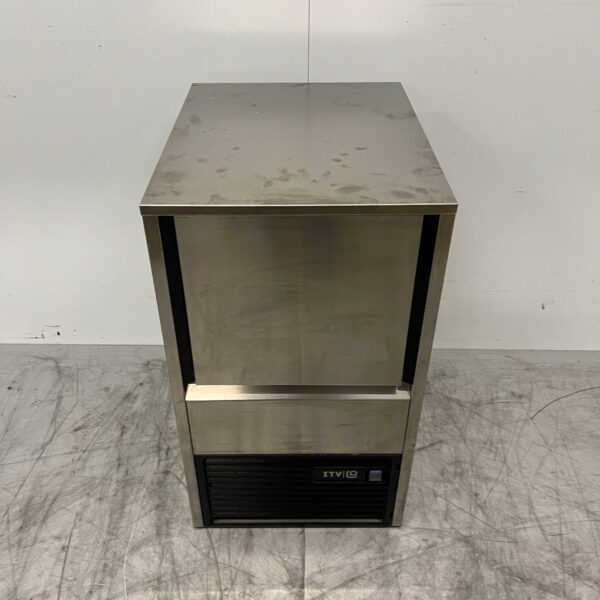 Machine à glaçons ITV Quasar en acier inoxydable Machine à glaçons 40 kg p/d 230V Horeca