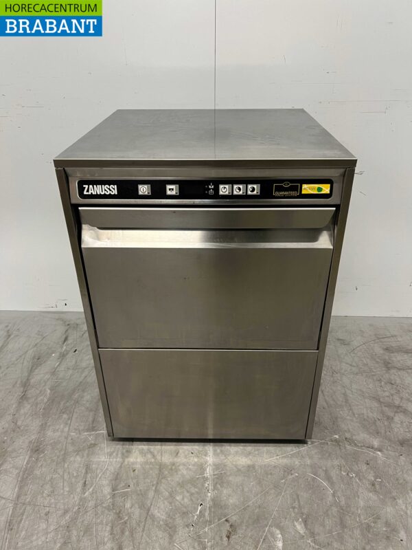 Lave-vaisselle Zanussi ZUCAI en acier inoxydable Chargement frontal 400V Horeca